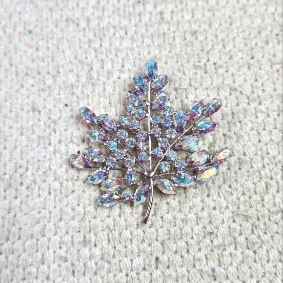 Vintage B. Davis brooch - Picture 1 of 3